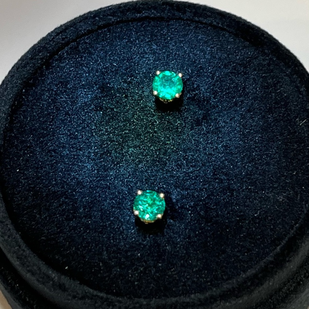 EMERALD STUDS—GORGEOUS TO THE MAX—ROUND .97 TCW UNTREATED-NO HEAT EMERALDS 14KT - Picture 4 of 15